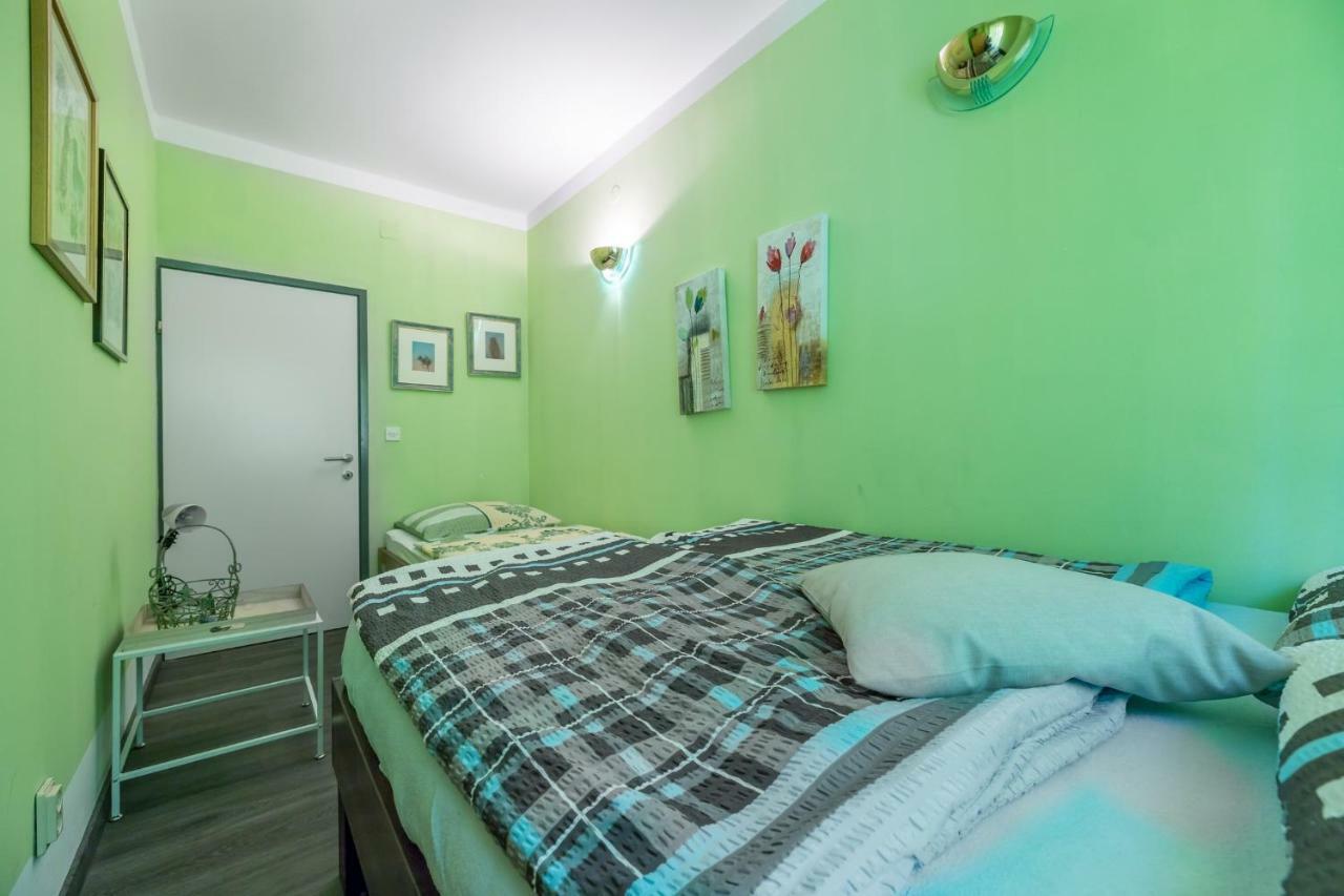 Apartment Pavic Garden Baška Esterno foto